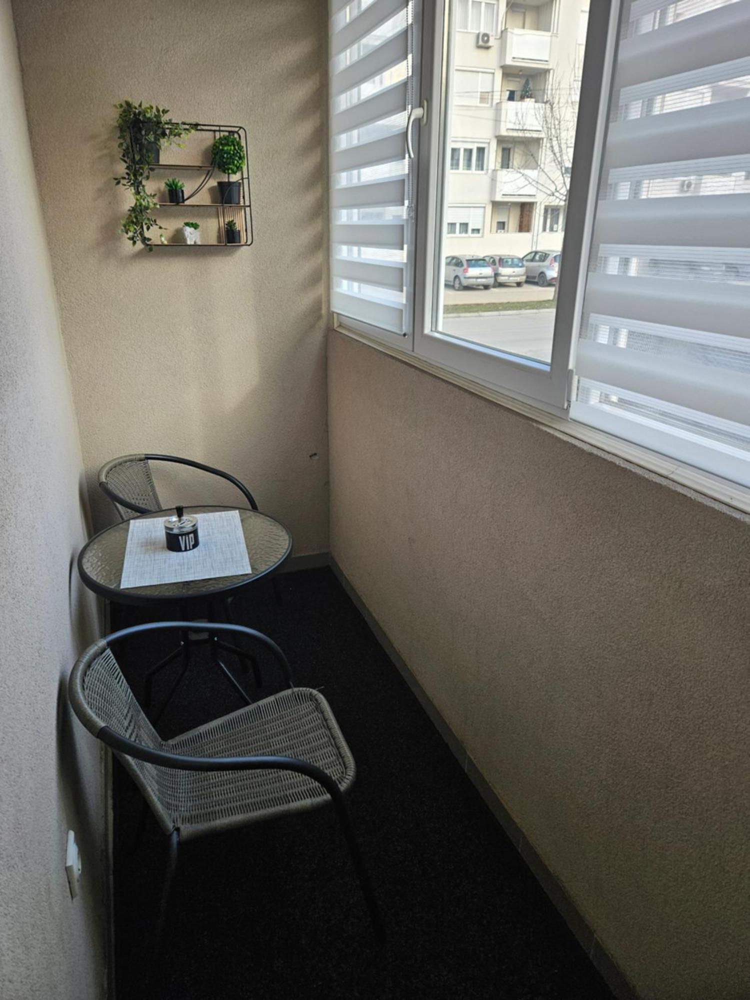 Apartman Vukota Pirot Exteriör bild